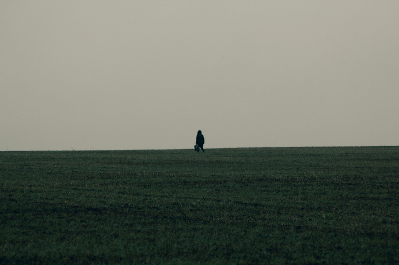 plant, outdoors, one person, land, landscape, leisure activity, real people, lifestyles, full length, horizon, beauty in nature, environment, field, scenics - nature