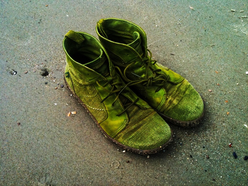 shoes, dirty, leisure, still life, street, female, healthy eating, holiday, pair, road, no people, easily, footprints, shoe, footpath, dirt, outdoors, city