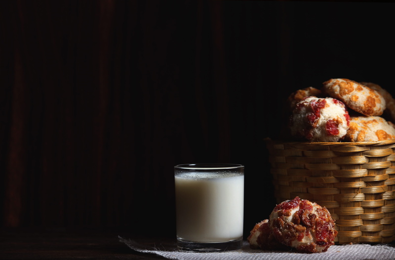 biscuits, milk, breakfast, sweets, glass of milk, tasty, copy space, snack, dairy product, wellbeing, temptation, drink, refreshment, background, drinking glass