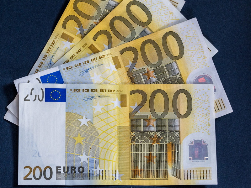finance, 200 euro, gift, economy, savings, expense, business, large group of objects, no people, euro bills, consumerism, bill, eu, 1080P, paper currency