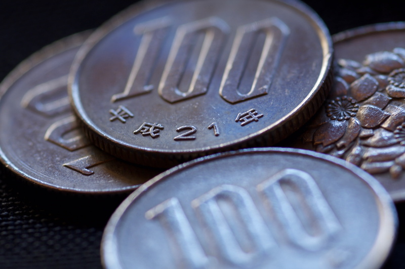 studio shot, wealth, 4K, silver colored, single object, metal washer, metal, cash, coin, silver - metal, business, money, number, shape, yen, text, indoors