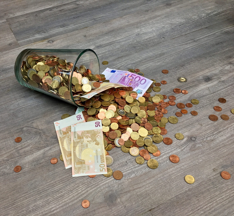 wood, capital, western script, cent, scattered, still life, wooden, pay, money, large group of objects, finance, texture, coin, food, currency, text, business