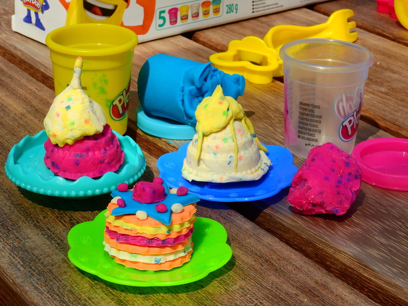 Toys, sweet, 4K, day, indoors, Children, leisure, choice, no people, high angle view, Fun, multi colored, food, playdoh, play, table, baked, freshness