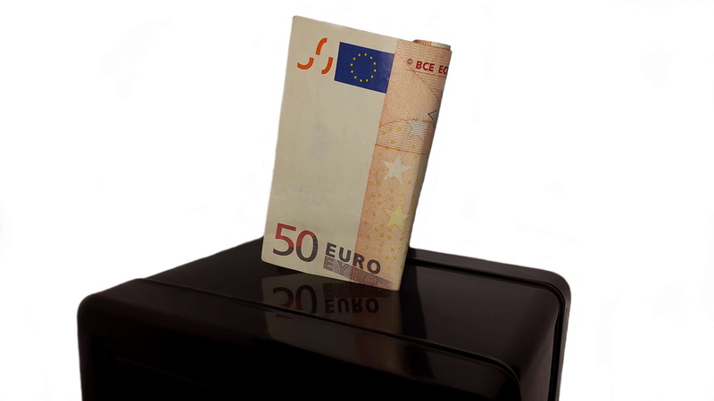 medium, euro, white color, close-up, pebble, economical, bank robbery, studio shot, bills, bank note, cut out, communication, assets, cash, funds, ticket