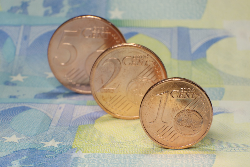 five, euro, european union, close-up, euro cents, wealth, 2, pay, currency, banking, finance, cash, save, 5, one, dollar bill, specie, number, bills, bank