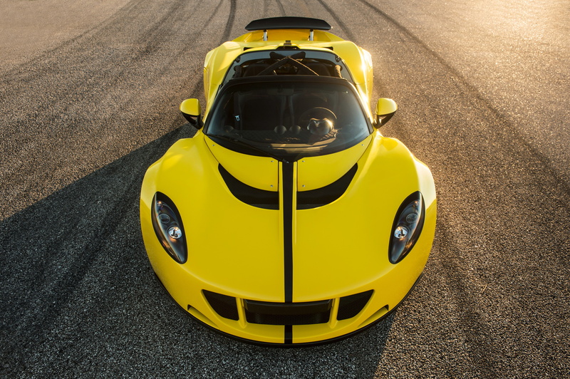 taxi, city, rear view, road marking, mode of transportation, transportation, racing, the way forward, day, yellow, car, sport car, Hennessey Venom GT Spyder