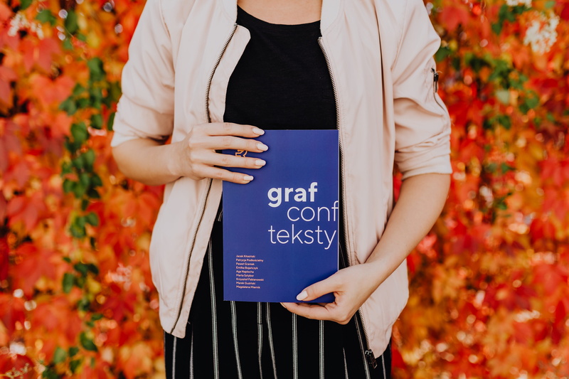 text, knowledge, fall, midsection, focus on foreground, conference, torun, grafconf 2017, reader, web designer, nature, woman, lifestyles, study, one person
