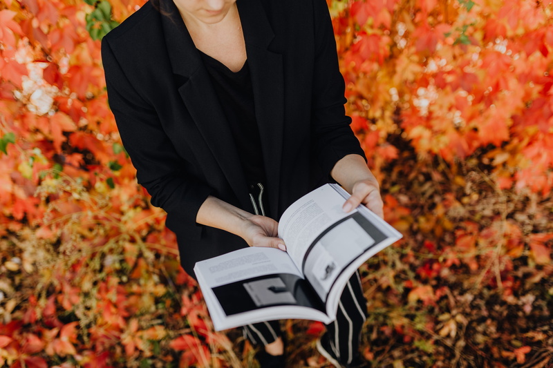 woman, book, grafconf 2017, reading, front view, women, change, lifestyles, knowledge, midsection, leisure activity, standing, fall, grafconf, background
