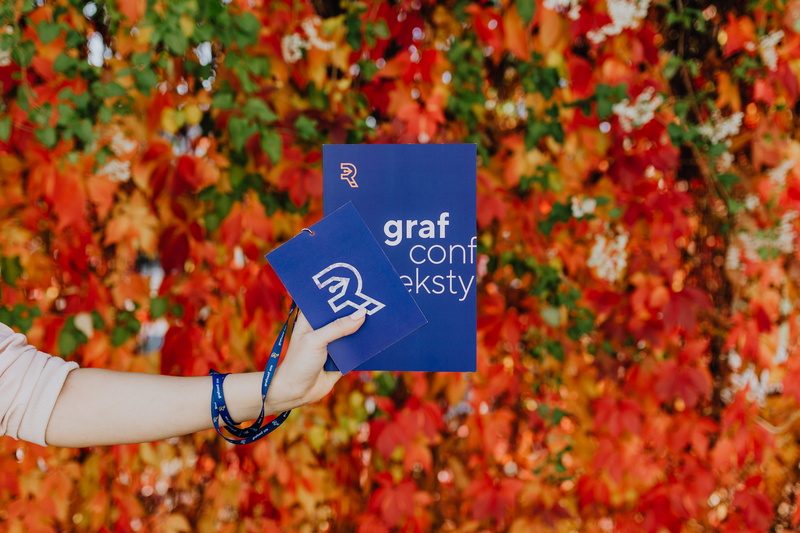 nature, hand, web designer, leaves, reading, outdoors, study, autumn, stock photos, grafconf 2017, plant, fall, book, people, conference, text, woman, day