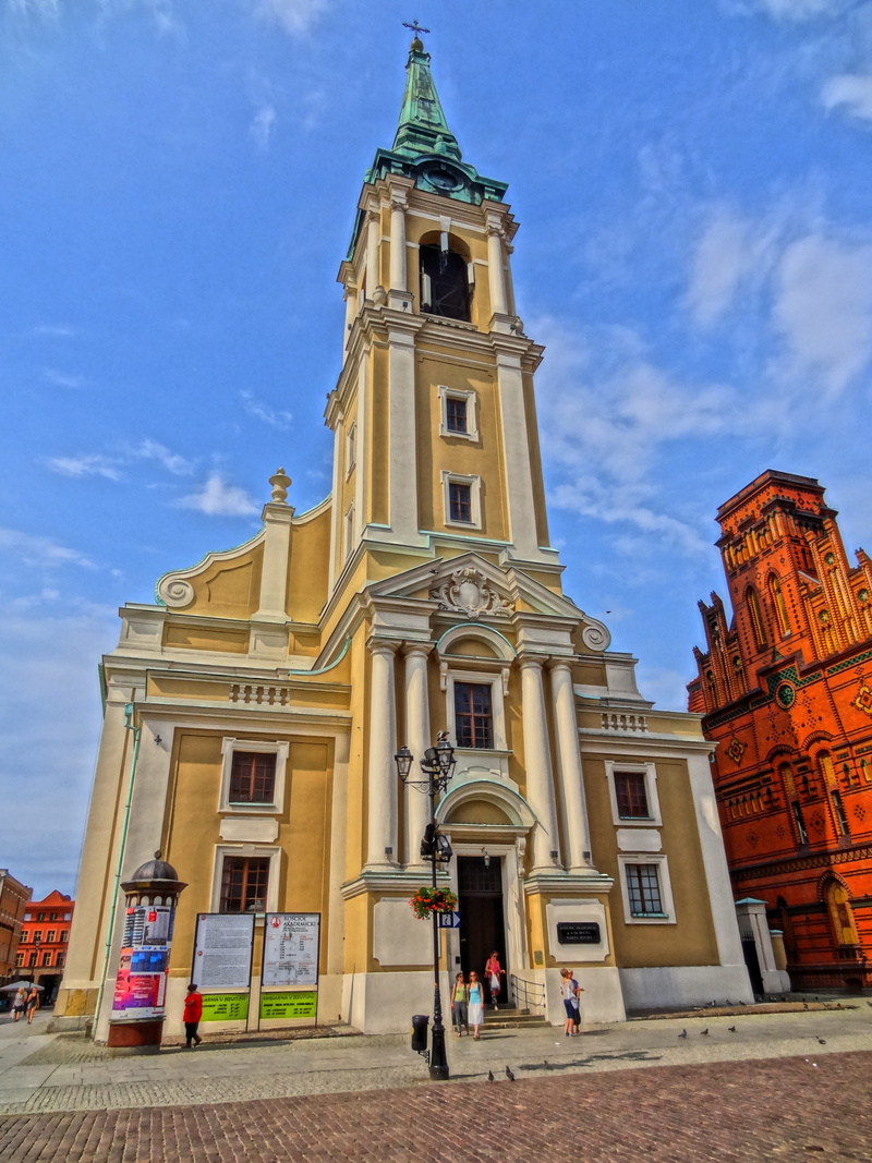 white, low angle view, old, romantic, travel destinations, gigantic, architecture, building exterior, church of the holy spirit, day, incidental people