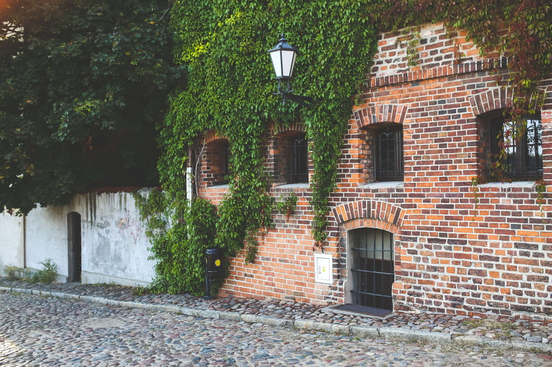 door, exterior, window, town, growth, no people, outdoors, architecture, street, poland, 4K, wood, family, travel, home, city, day, built structure, residential district