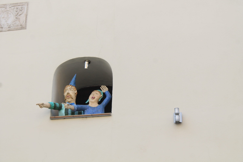 men, lifestyles, 4K, wall - building feature, connection, real people, torun, human representation, people, wireless technology, copy space, representation