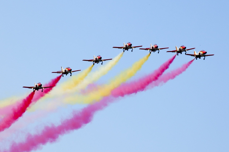 smoke - physical structure, transportation, plane, cooperation, nature, cloud - sky, Fighter Jets, motion, blue, no people, airplane, aircrafts, sky, colored smoke
