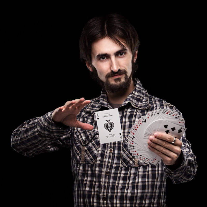 man, magician, fashion, wonder, looking at camera, men, young adult, 1080P, casual, portrait, smiling, beard, emotion, cards, fine-looking, model, mystery