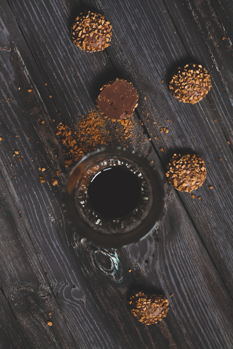 food photo, refreshment, food styling, directly above, drink, temptation, crumbs, shape, no people, indoors, cookies, brown, black coffee, still life, coffe