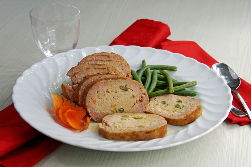 freshness, glass, onion, bread crumbs, 4K, green beans, eating utensil, parmesan, eat, eggs, indoors, no people, still life, meatloaf, temptation, serving size