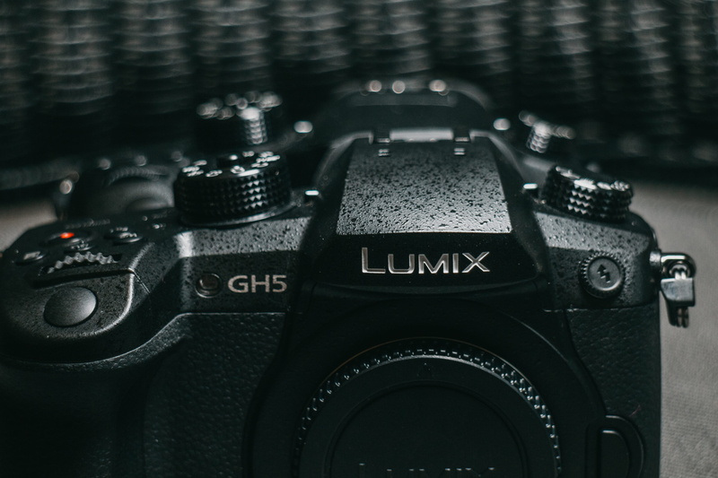 close-up, communication, digital camera, dslr, lumixgh4, lumix, control, v-log, panasonicgh5, black color, camerabody, western script, technology, selective focus
