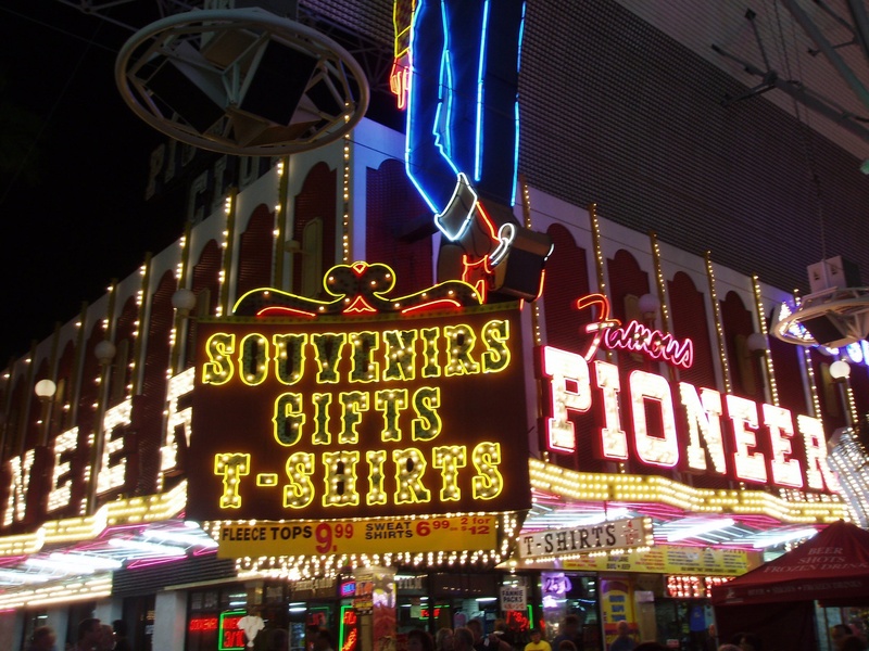 neon light, western script, lighting equipment, no people, illuminated advertising, advertising, las vegas, night, glowing, neon sign, advertisement, 1080P