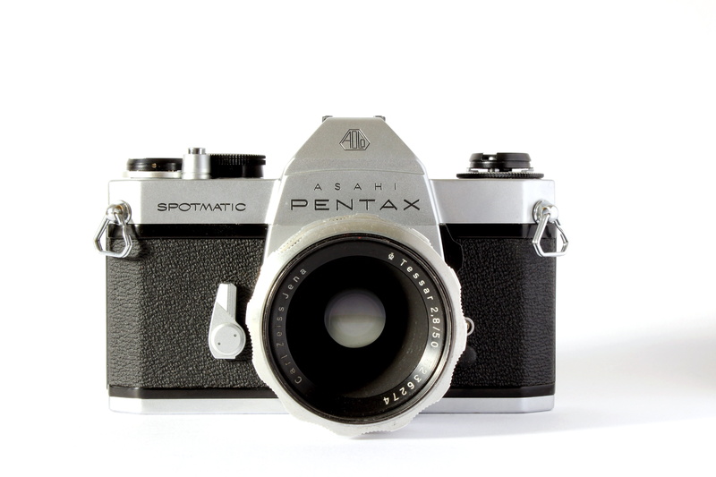 lens - optical instrument, photography, slr camera, old-fashioned, media, retro look, white background, travel, technology, old, vintage, tinker, retro