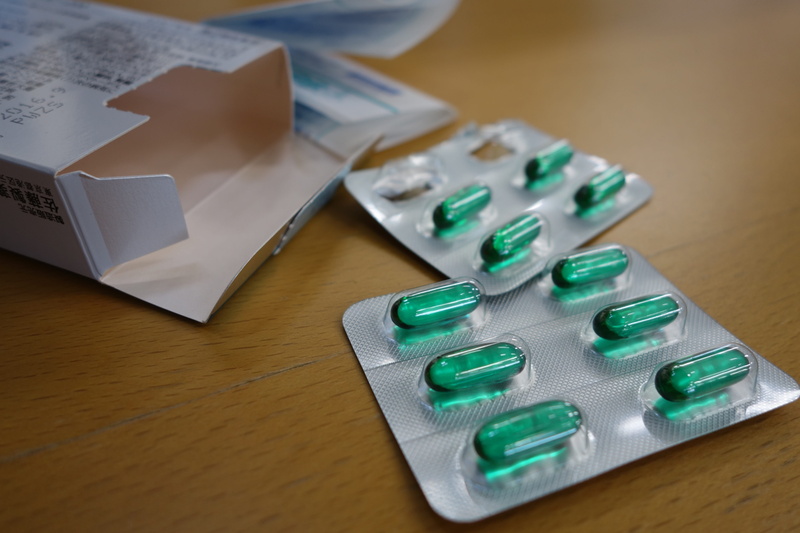 pack, healthcare and medicine, desk, blister, no people, close-up, blister pack, 5K, paper, indoors, furniture, group of objects, prescription medicine