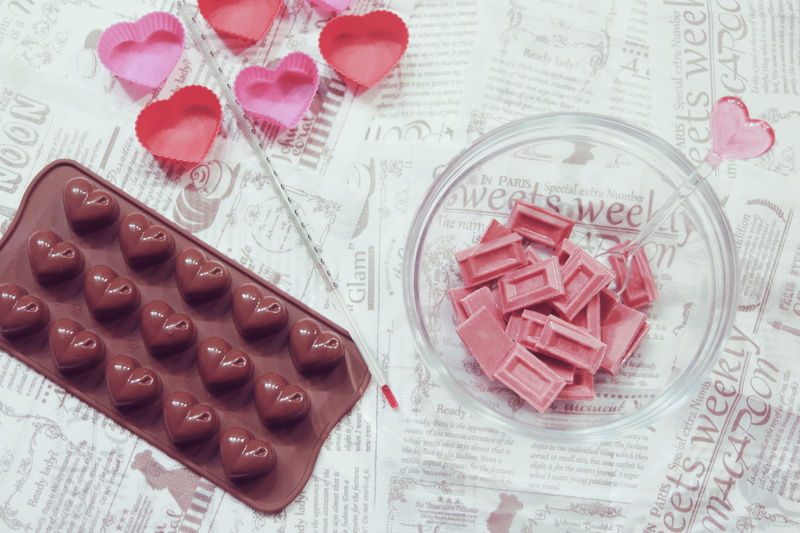 pan, pill, blister pack, beside, currency, squares, heart, sweet Food, dose, directly above, paper, table, high angle view, chocolate, no people, text