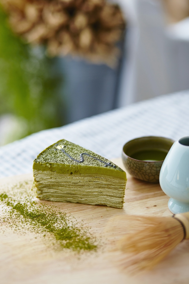 cup, mug, cake, selective focus, packet, food and drink, table, cutting board, wellbeing, sweets, crepe, dessert, greentea, ghostsweets, food, focus on foreground