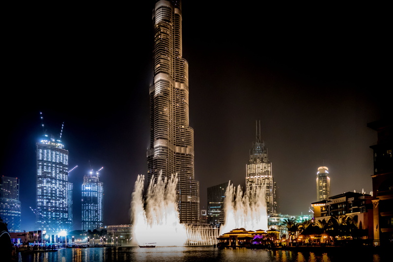 financial district, river, outdoors, reflection, City, famous Place, Dubai, water, 5K, night, modern, Fountain, office building exterior, tower, urban Scene