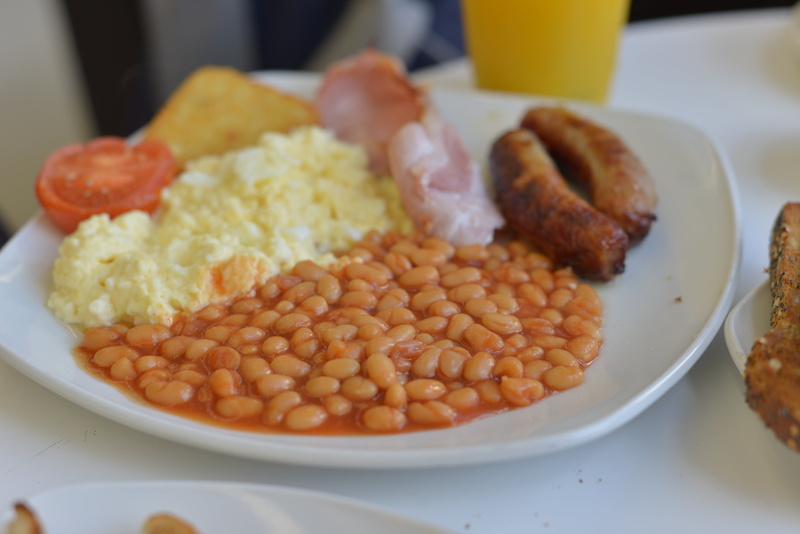 white, breakfast, healthy, bean, meal, fried, ready-to-eat, meat, nutrition, beside, beans, sausage, food and drink, table, english, pork, vegetable, omelette