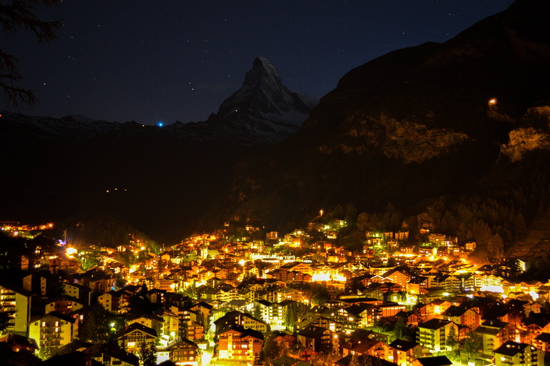 sky, crowd, architecture, community, 5K, illuminated, switzerland, crowded, lighting, mountain range, city night, night vision, cervin, city at night