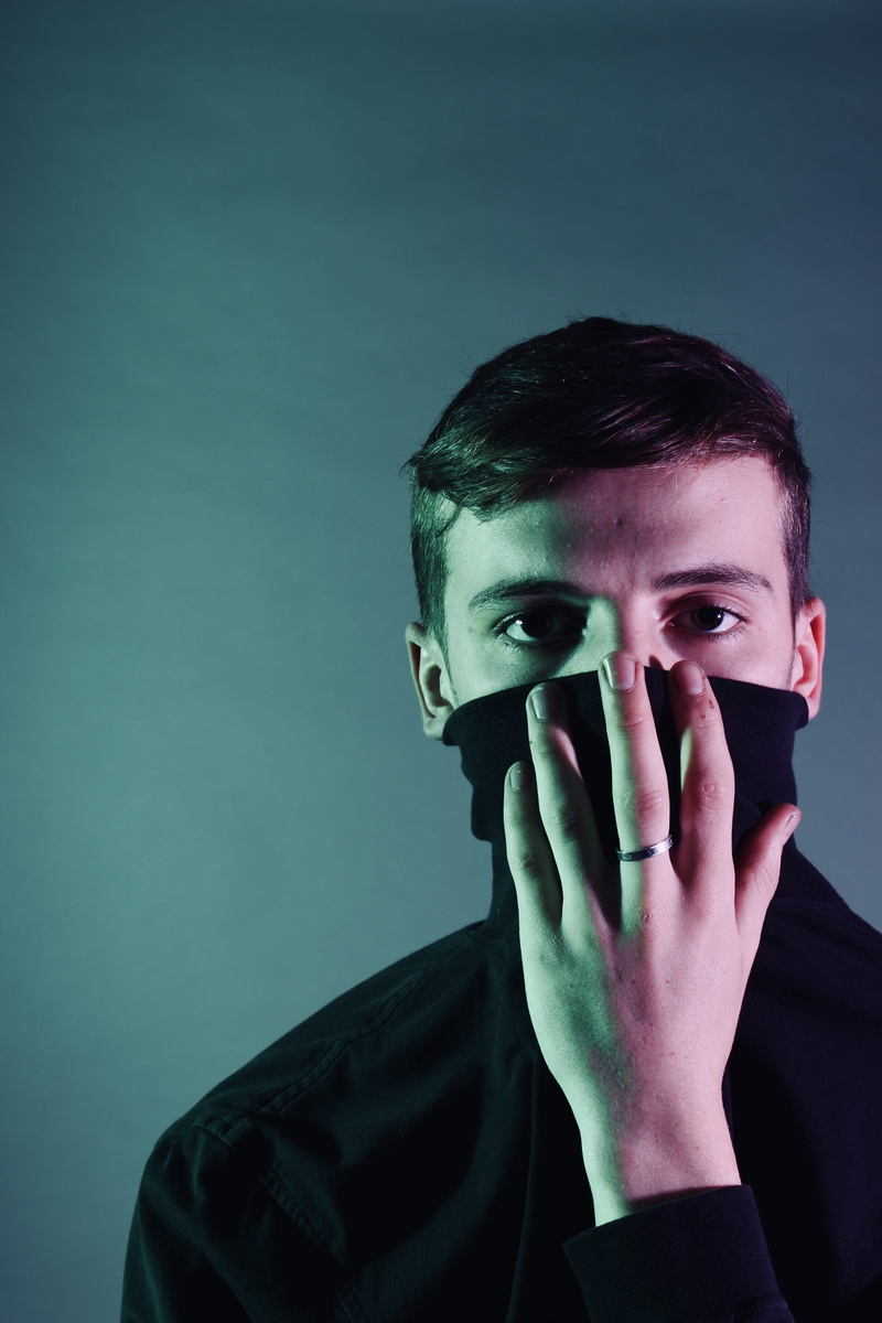 lifestyles, wear, one person, 5K, person, male, man, looking, portrait, ring, dark, hand, young men, human face, studio, real people, front view, wall - building feature