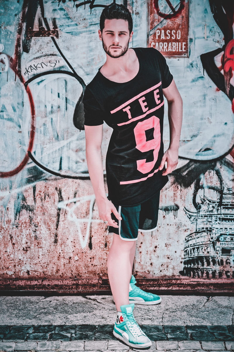 model, one person, tee, adult, person, young, 5K, real people, punk, shirt, fashion, street, city, recreation, leisure activity, athlete, man, fashionable