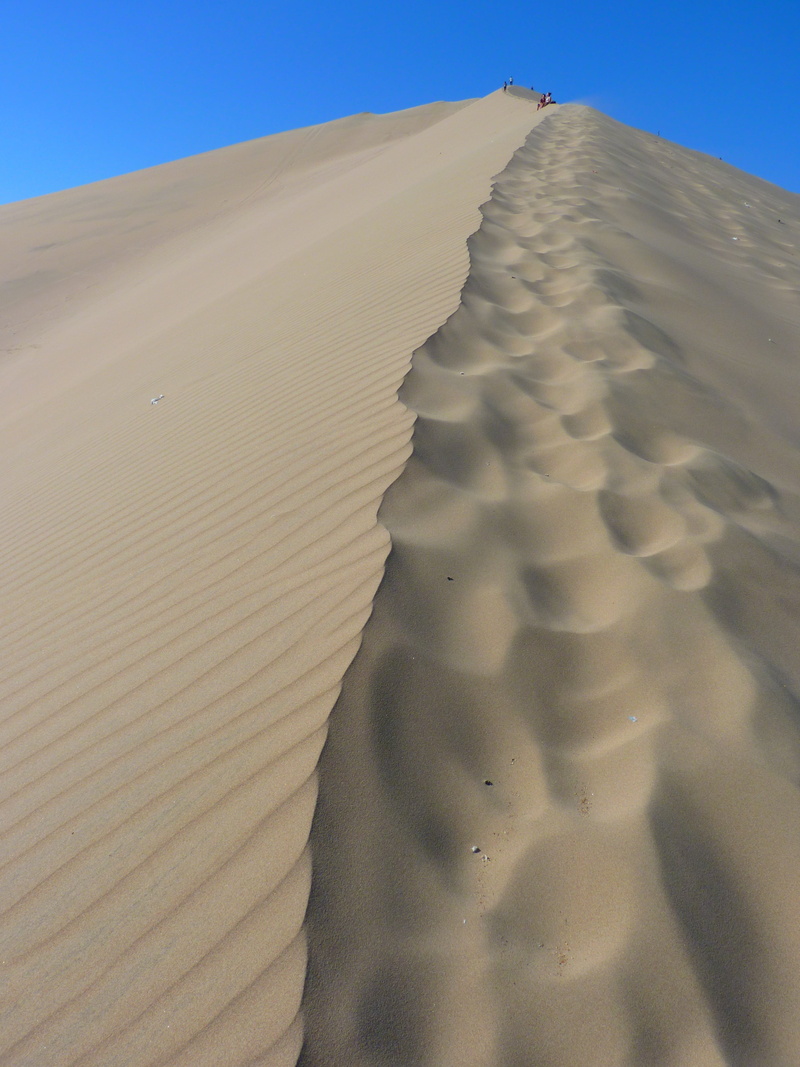 tranquil scene, tranquility, 4K, arid Climate, footprints, environment, sky, path, day, climate, dune ridge, hill, sunlight, no people, dune, people, pattern