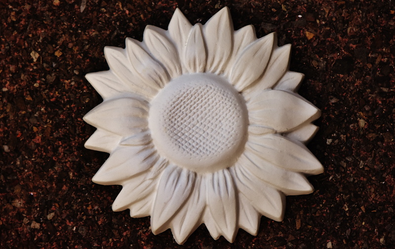 sun flower, day, inflorescence, 5K, indoors, no people, studio shot, high angle view, blank, directly above, freshness, art and craft, white color, gypsum