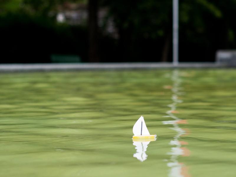 sail, beauty in nature, children, nature, waterfront, art, material, green Color, water, lake, tinker, Paper, 2K, plant, white color, outdoors, papierschiff