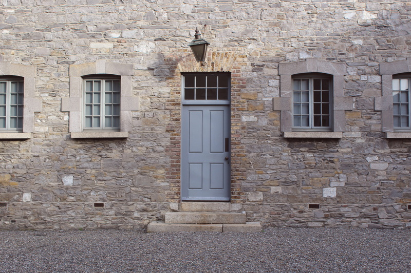 stone, masonry, street, 4K, grey door, stone wall, the past, bar, old, kilmainham, residential district, close, city, no people, building, history, solid