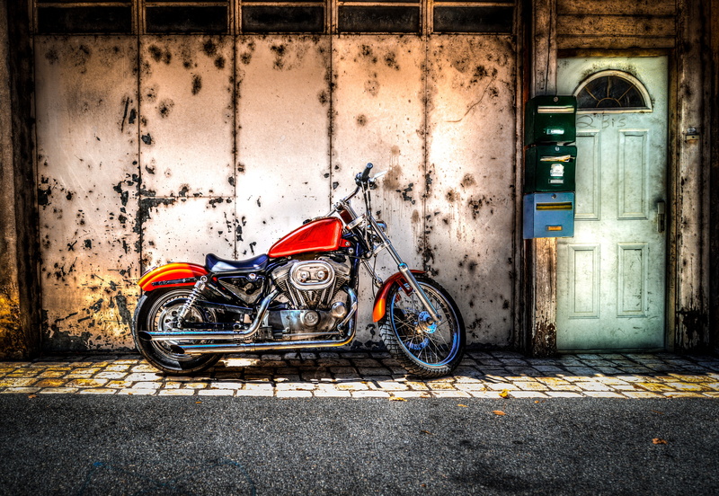travel, old, metal, city, classic, no people, scooter, concrete, red, parked, architecture, road, transport, wheel, vehicle, green, motor, mode of transportation