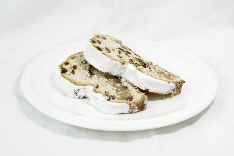 sweetness, 5K, slice, christmas baking, indoors, icing sugar, fruity, sliced, christmas stollen, marzipan, tunnel, cheese, bread, food, close-up, ready-to-eat