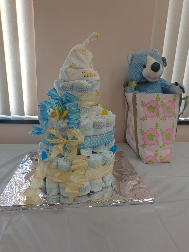 united states, floral pattern, absence, baby, pattern, diaper cake, yellow bow, baby neccesities, teddy bear, indoors, container, still life, bizcocho o torta de pañales desechables