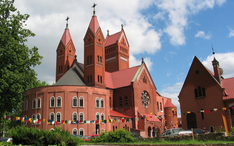 architecture, the past, urban Scene, cloud - sky, nature, red, building, car, outdoors, built Structure, row house, summer, city, building Exterior, spire