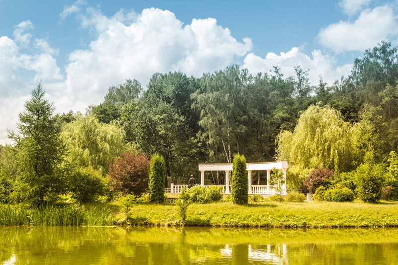 outdoors, building exterior, built structure, sky, building, house, plant, belarus, day, 5K, tree, nature, cloud - sky, growth, forest, waterfront, minsk