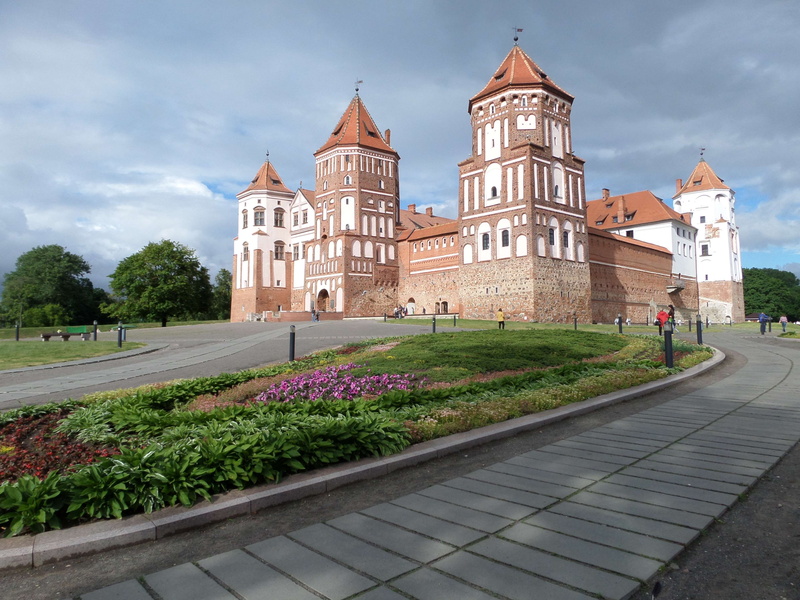 travel destinations, belief, building exterior, history, sky, mircastle belarus, the past, nature, plant, architecture, place of worship, cloud - sky, 4K