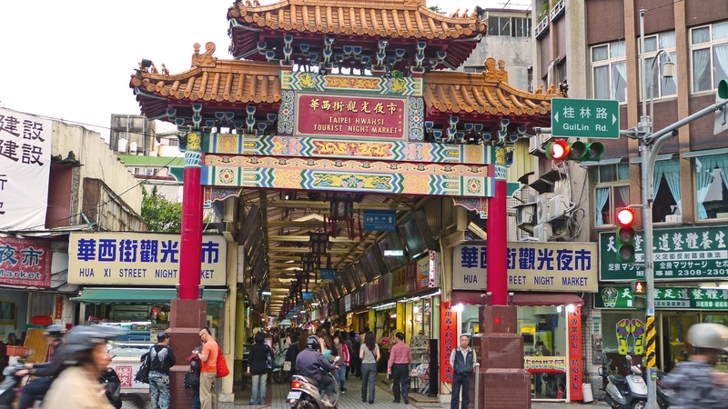 men, information sign, built structure, information, street, taiwan, architecture, daytime, outdoors, large group of people, republic of china, chinese