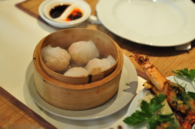 indoors, dinner, meal, still life, bowl, dim sum, freshness, serving dish, steam, asian food, chinese dumpling, healthy eating, near, close-up, snack, plate