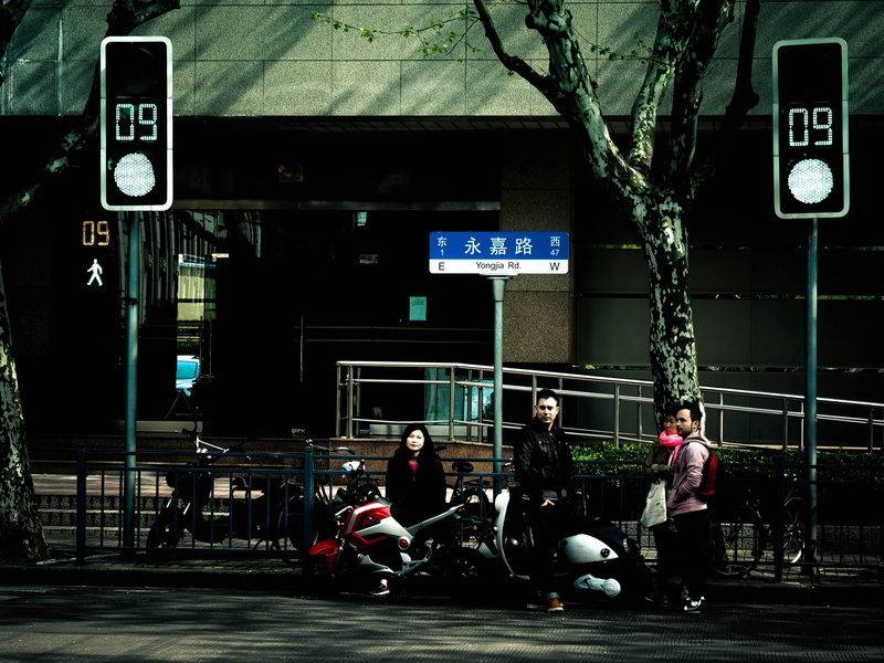 motor scooter, the traffic light, real people, road, night, leisure activity, men, architecture, scooter, 4K, china, PeopleS Republic Of China, street