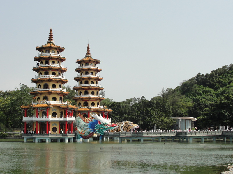kaohsiung, building, pond, Left, built structure, no people, taiwan, waterfront, dragon tiger pagodas, religion, sky, china wind, Lotus Lake, plant, 2K