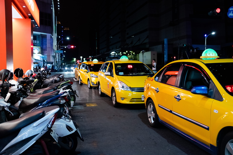 5K, kaohsiung, vehicle, motorcycle, traffic jam, city, helmet, sedan, road, cab, machine, traffic, illuminated, person, taxi, car, land vehicle, mode of transportation