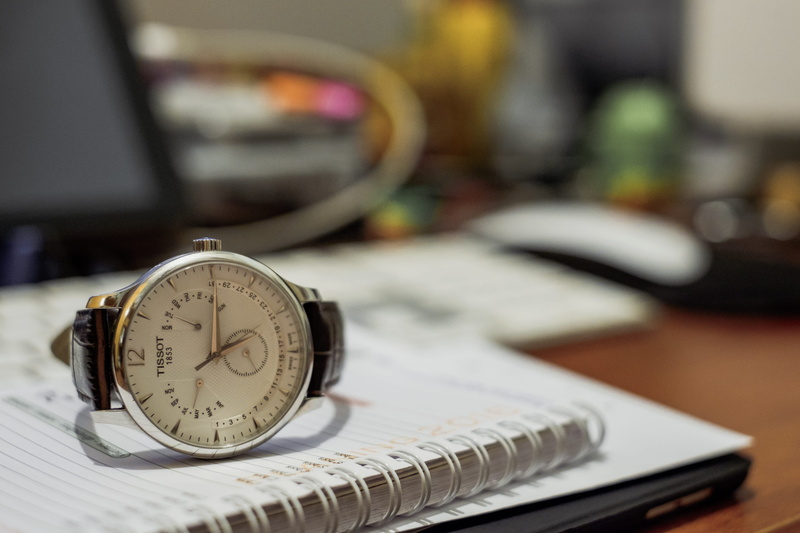 still life, almeria, no people, desk, indoors, almería, selective focus, clock, computer, furniture, communication, table, spain, reloj, connection, laptop