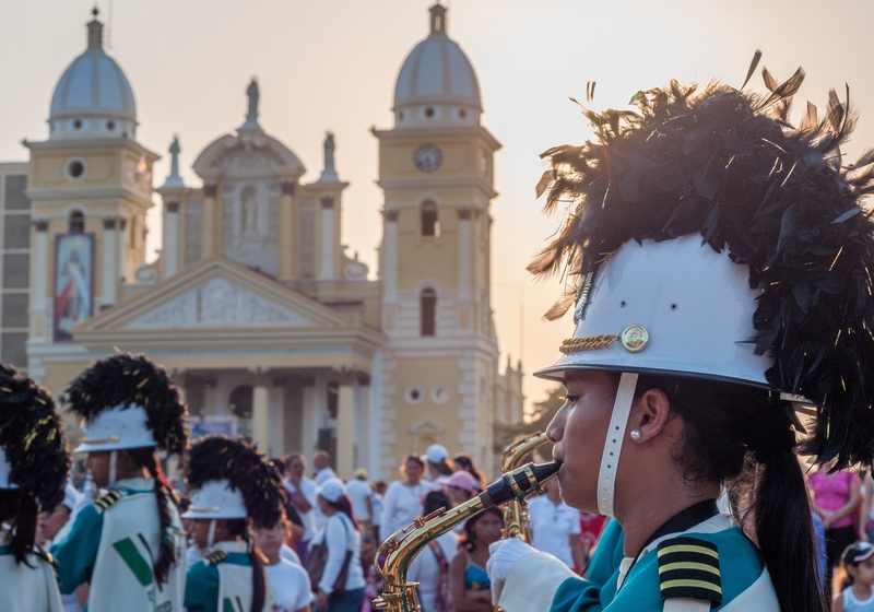religion, real people, trombone, belief, place of worship, marching, sound, focus on foreground, maracaibo, women, crowd, spirituality, men, 4K, building exterior