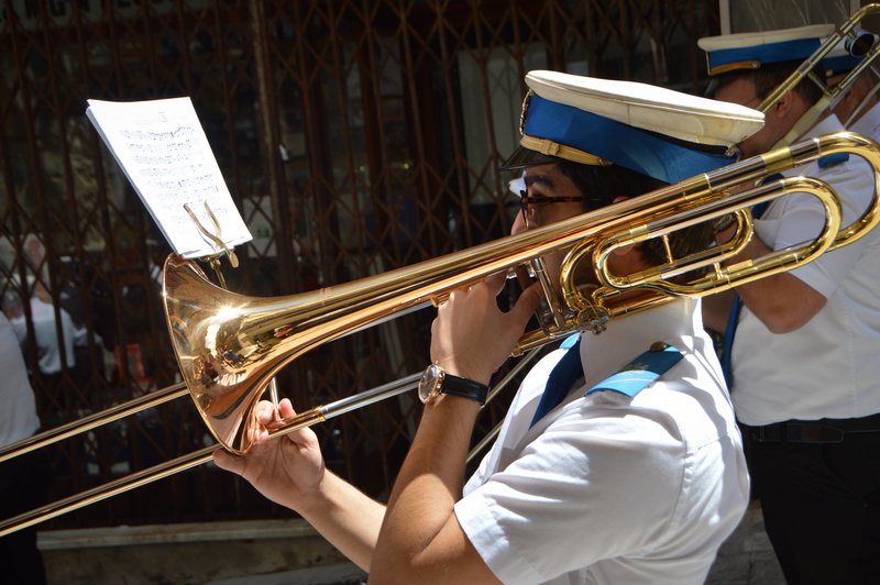 teenager, arts culture and entertainment, performance, loud, real people, occupation, holding, one person, trumpet, concentration, brass instrument, indoors