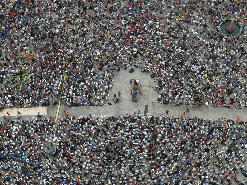meeting, Mass, real people, transportation, architecture, spiral, aerial view, People, spectator, day, celebration, 2K, event, Quantitative, land trombone day